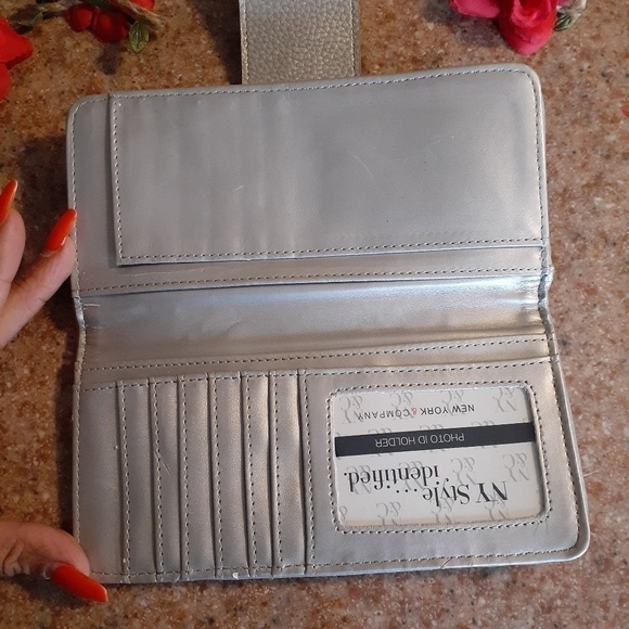 New York  &.company silver wallet. - Picture 3 of 7